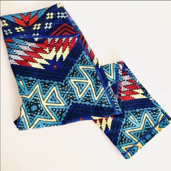 NEW ZELLA Blue Red Aztec Printed Cropped Athletic Legging Workout Gym Medium - Picture 1 of 5